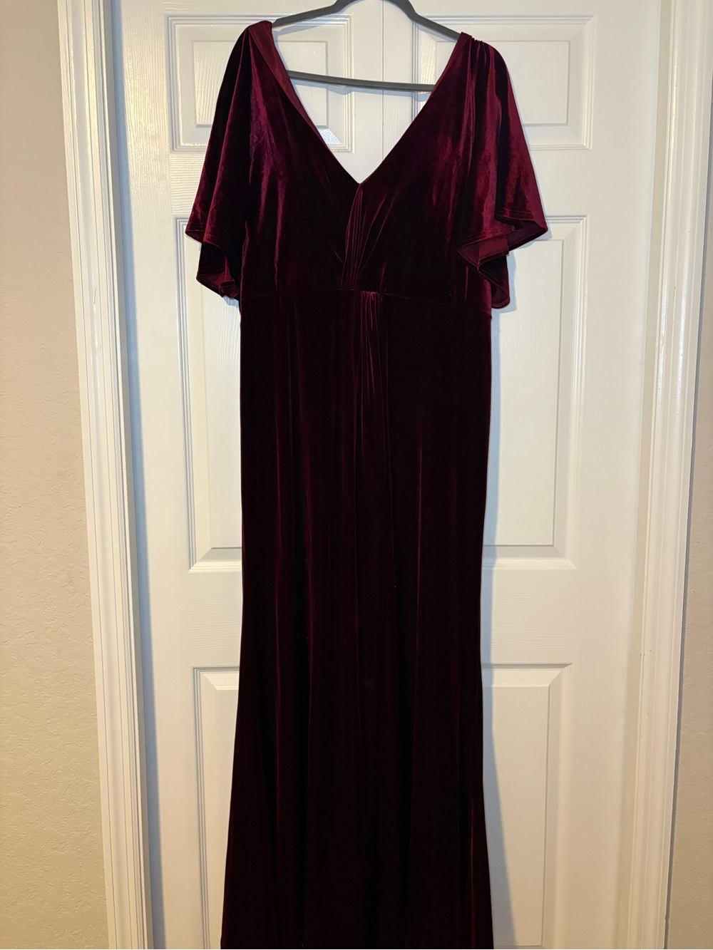 Elegant Burgundy Velvet V-Neck Bridesmaid Dress